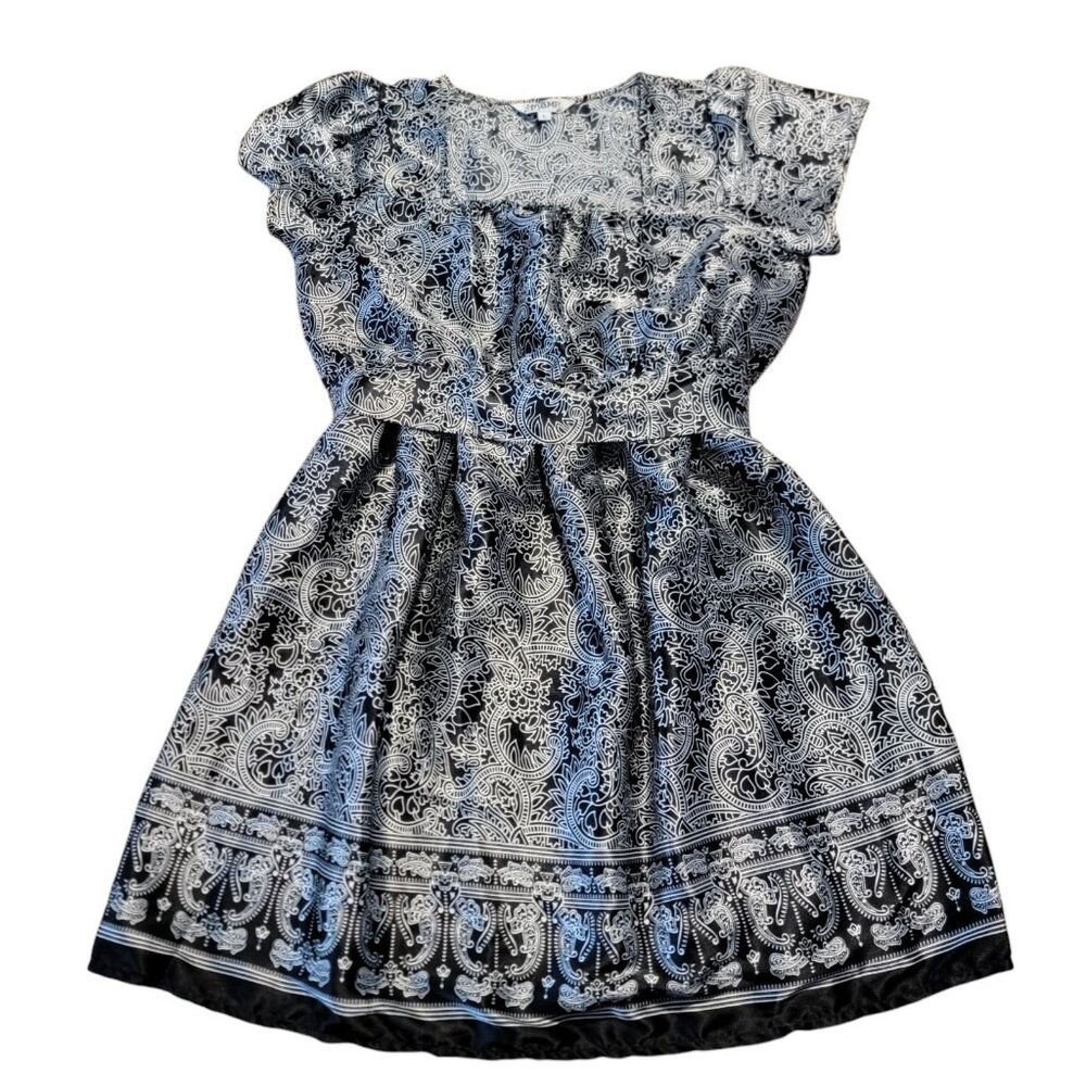 Tramp Brand Dress Black White Floral‎ Print Satin Feel Sz L Belted Fit Flare